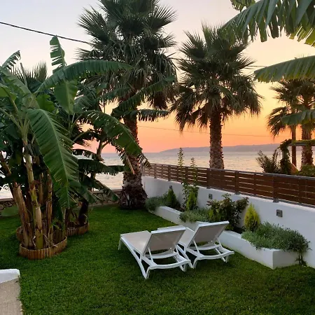 Beachfront Katerina Mare Retreat לואורדטה