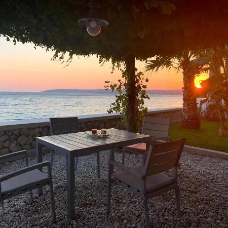 Prázdninový dům Beachfront Katerina Mare Retreat *